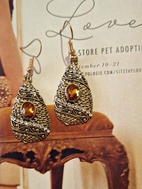 Vintage-Inspired Gold Teardrop Earrings with Amber Stone